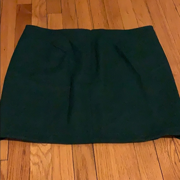 Woman’s Jcrew hunter green wool skirt, size 14. - Picture 3 of 4